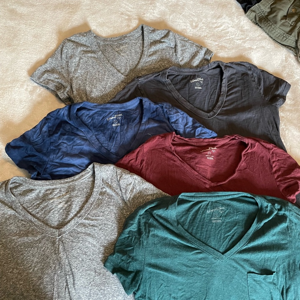 6 Universal Thread small t shirts